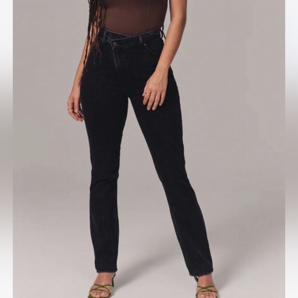 NWOT Black Curve Love Ultra High Rise 90s Slim Straight Jean